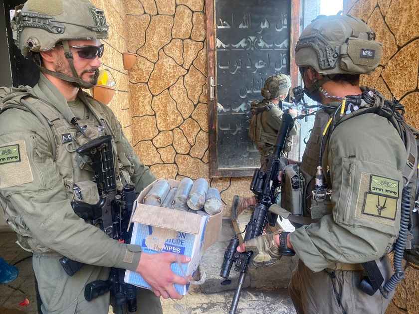 Взрывчатка, оружие и арестованный соучастник теракта – новая операция на Западном берегу (видео)