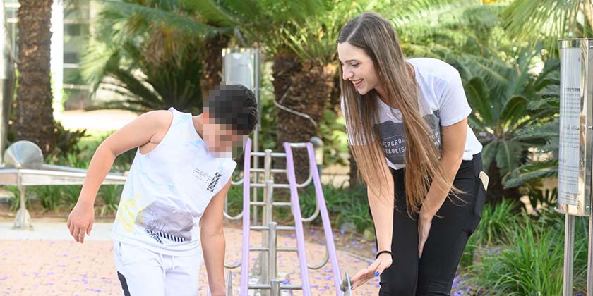 Национальная программа социальной помощи: по 10 тысяч шекелей студентам, которые помогают детям