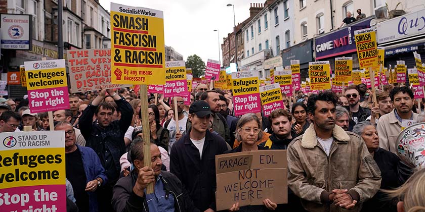 На фоне беспорядков крайне правых в Великобритании прошли митинги против расизма