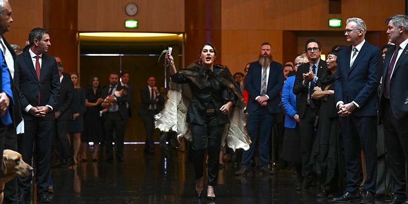 Сенатор в Австралии обвинила короля Великобритании в геноциде (видео)