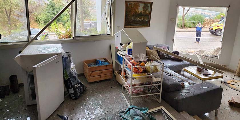 Прямое попадание в жилой дом в Кармиэле, ранена женщина