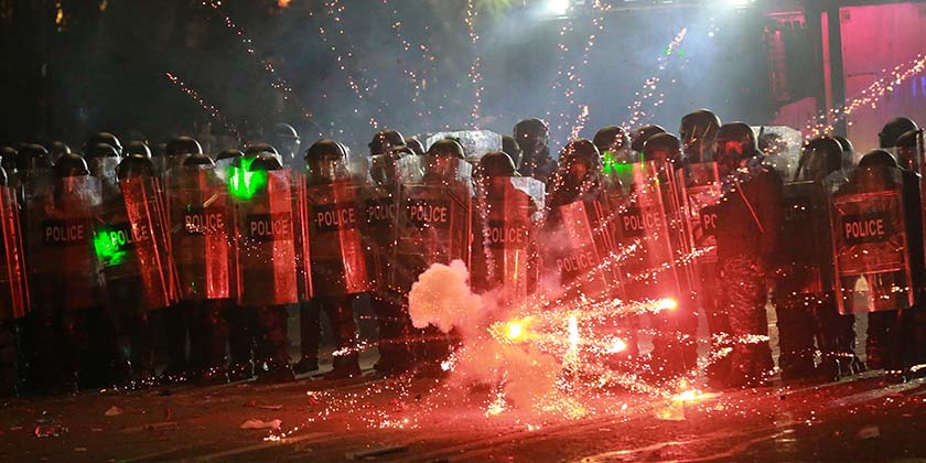 Протесты в Грузии не утихают и распространяются по стране