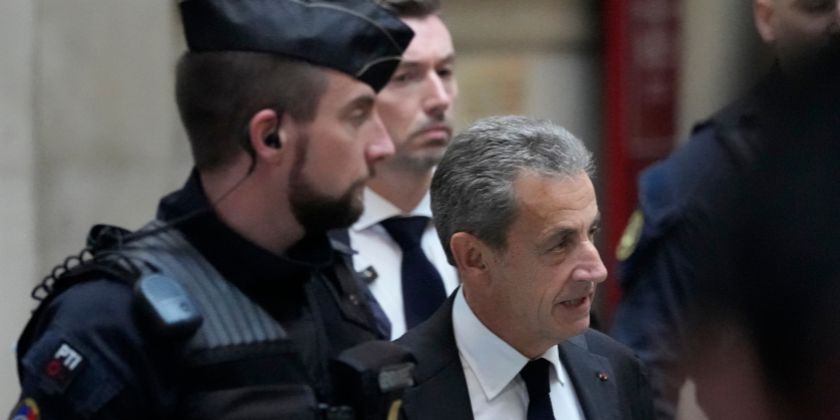 Бывший президент Франции Саркози прибыл в тюрьму, где будет отбывать 5-летний срок