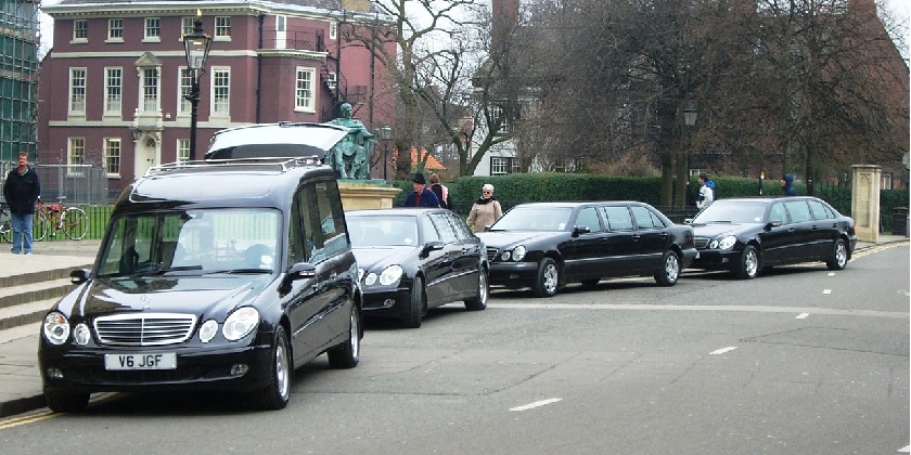 Электромобиль Tesla Model 3 модифицировали в катафалк (видео)