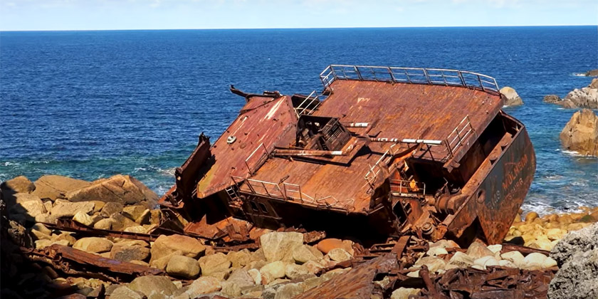 Секретные базы и затонувшие корабли: он находит их через Google Earth и отправляется туда