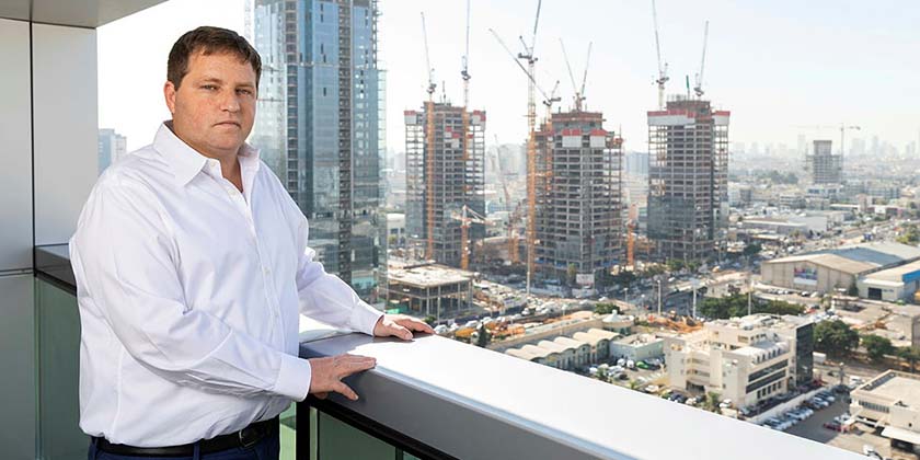 Мэр Петах-Тиквы подозревается во взяточничестве