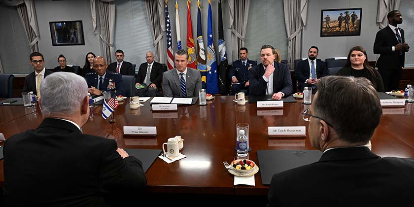 Министр обороны США Хегсет встретился с Нетаниягу