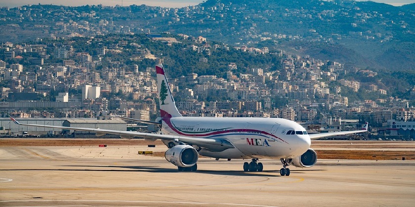 Перед депортацией пассажир поджег диван в аэропорту Бейрута (видео)