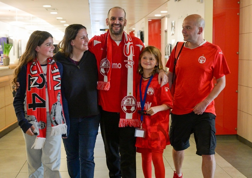 hostage, Яир Хорн