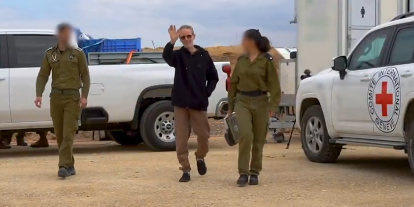 Так заложники впервые увидели израильских военных — видео