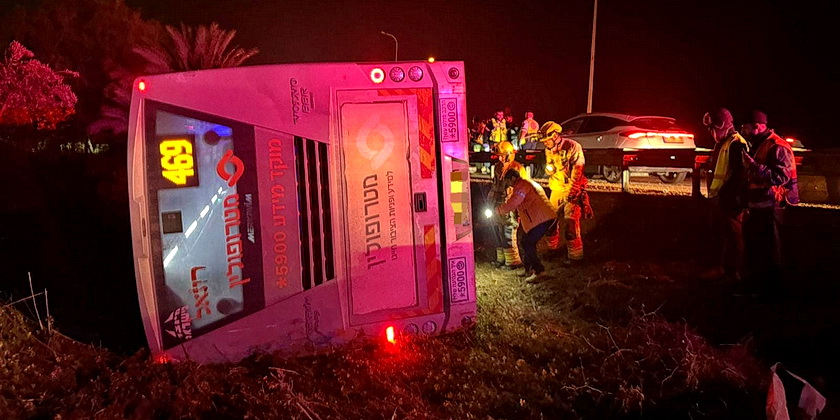 На шоссе номер 40 перевернулся автобус. Один погибший, 12 пострадавших