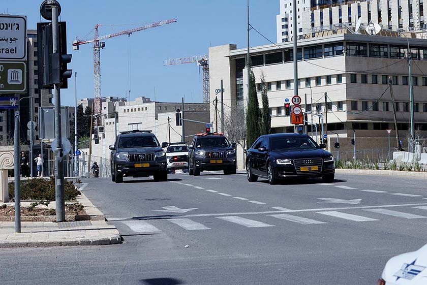 Правительство решило купить для министров бронированные автомобили