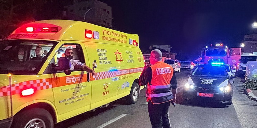 При пожаре в Акко взорвались газовые баллоны. Один из пострадавших в тяжелом состоянии