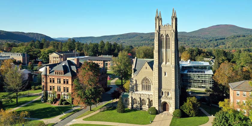 Администрация Трампа продолжает замораживать финансирование университетов