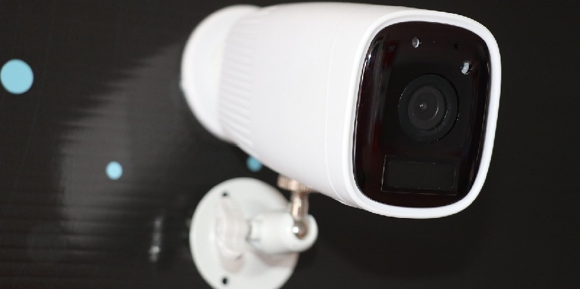 Является ли установка направленной на работника видеокамеры нарушением условий труда