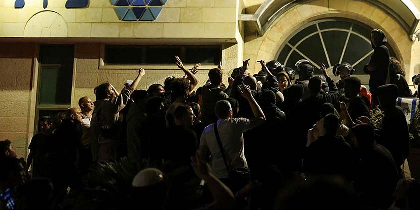 «Идеология ненависти»: лидер реформистского движения обвинил в нападении на синагогу правительство Израиля