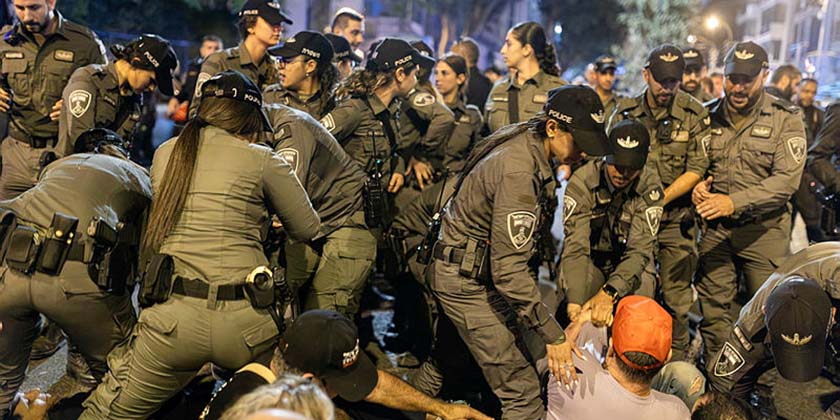 На мероприятии «Ликуда» полицейский ударил 70-летнего фотографа Walla