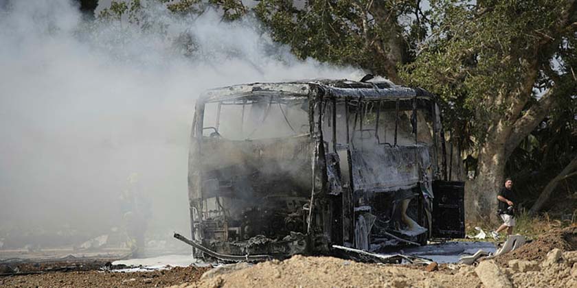 На шоссе 4 загорелся автобус