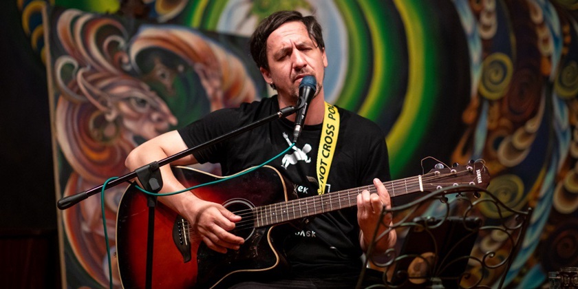 Артур Смольянинов: концерт в стиле стендап-ситдаун шоу