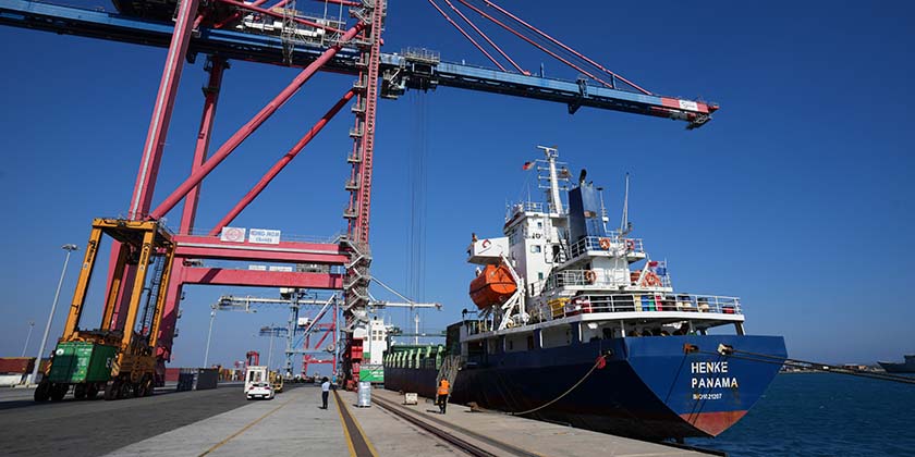 Корабль с 1200 тоннами продовольствия для Газы прибыл в Израиль