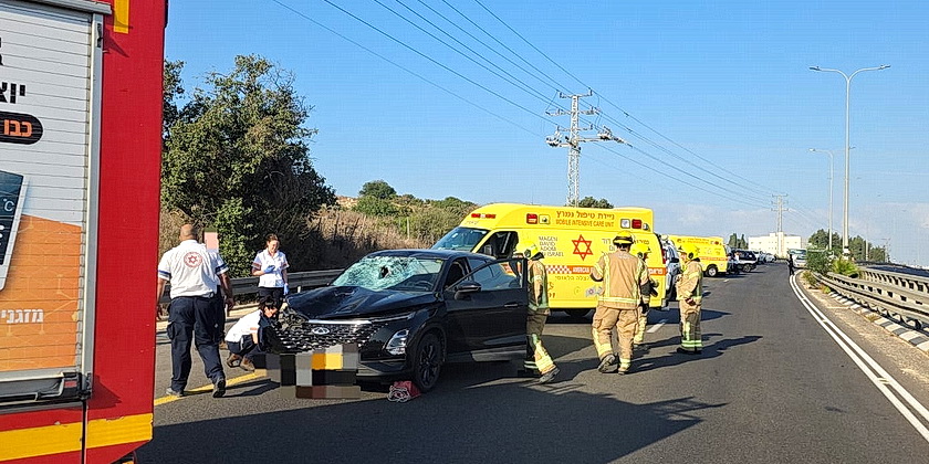 Легковой автомобиль наехал на группу велосипедистов, погибла женщина