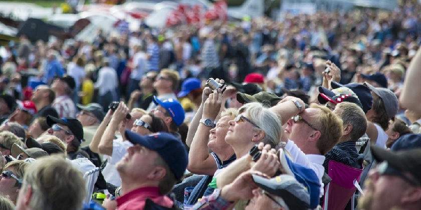 В Китае столкнулись летающие автомобили Xpeng во время репетиции авиашоу (видео)