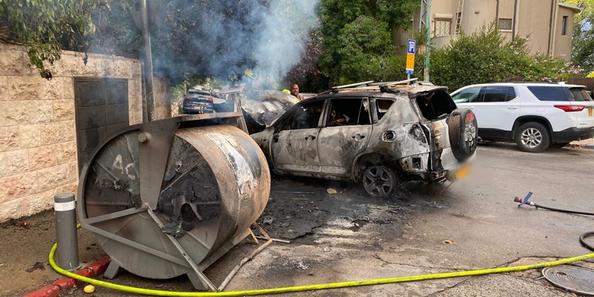 «Хотели создать огненное кольцо». Поджигателям мусорных контейнеров у резиденции Нетаниягу предъявлены обвинения