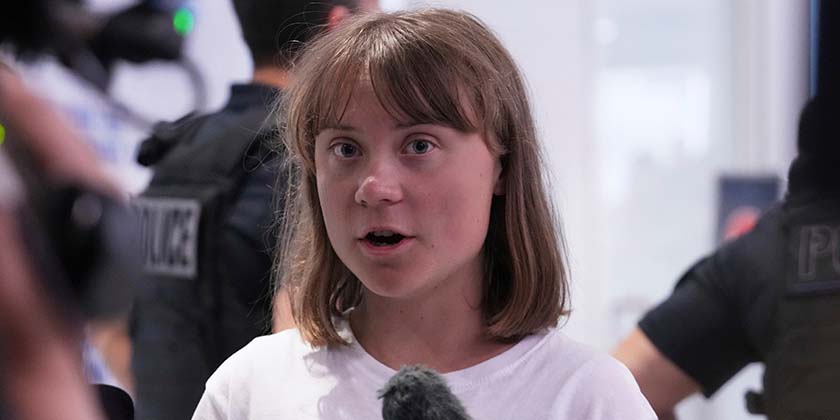 Грета Тунберг: израильские солдаты нарисовали мне член на чемодане