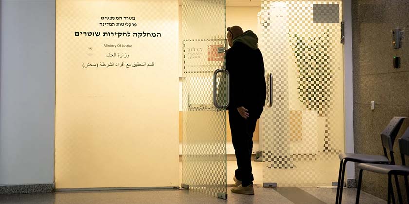 Офицеры полиции арестованы по подозрению в передаче информации преступной семье