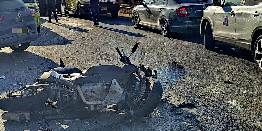 Мотоциклист, столкнувшийся на мосту с легковой машиной, скончался от полученных травм