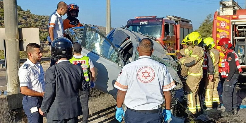 На шоссе 443 столкнулись две машины. Погибла 30-летняя женщина