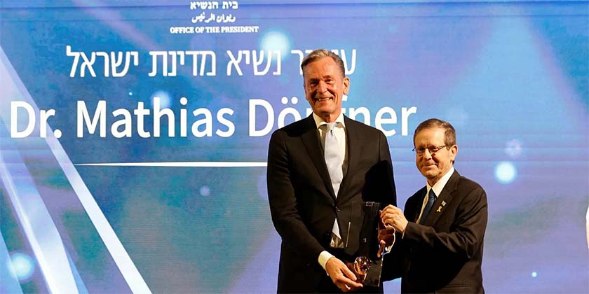 Герцог наградил Президентской медалью израильско-американского мегадонора и немецкого медиамагната