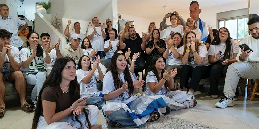 Освобожденные заложники прибыли в Израиль