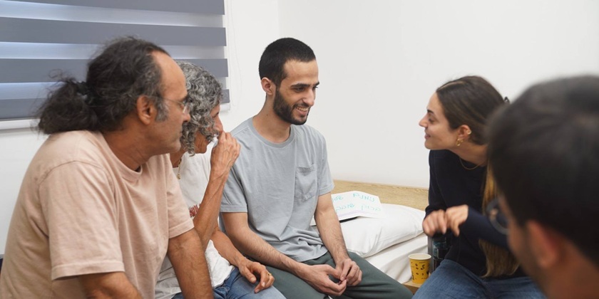 Двоих освобожденных заложников выписали из больницы