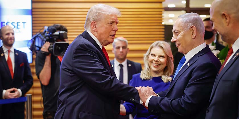 Трамп на сцене, Нетаниягу в центре внимания, и замешательство в Иерусалиме