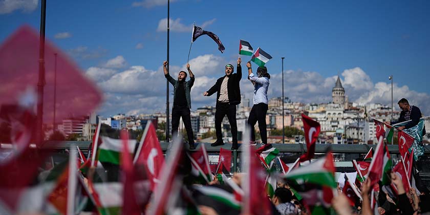 В Турции «повесили» куклу Нетаниягу