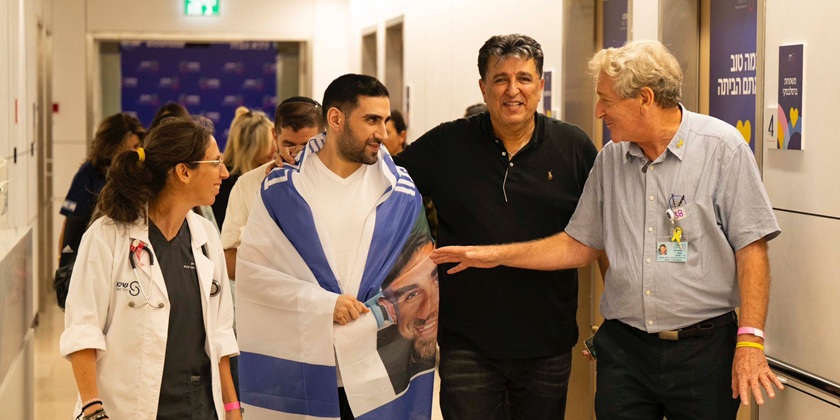 Бывшие заложники Сегев Кальфон и Бар Куперштейн выписаны из больницы