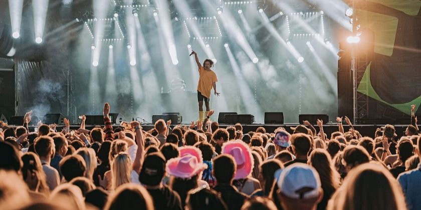 Звезда "Евровидения" продал свой хит банку "Дисконт" за четверть миллиона шекелей