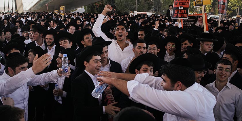 Ультраортодоксы забросали бутылками журналистов 12-го и 13-го каналов