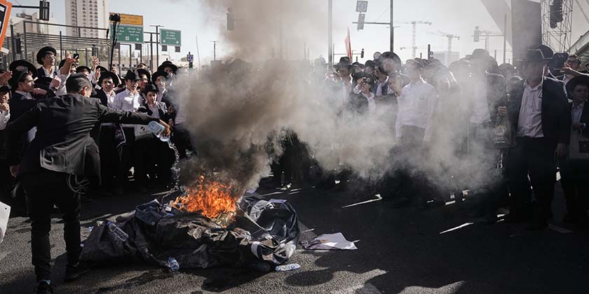 «Мы не в Индии, чтобы ехать на крышах вагонов». Ультраортодоксы возмущены закрытием станции в Иерусалиме