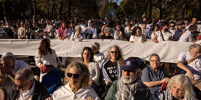 Десятки раввинов и активистов были арестованы на Бруклинском мосту в акции против войны в Газе