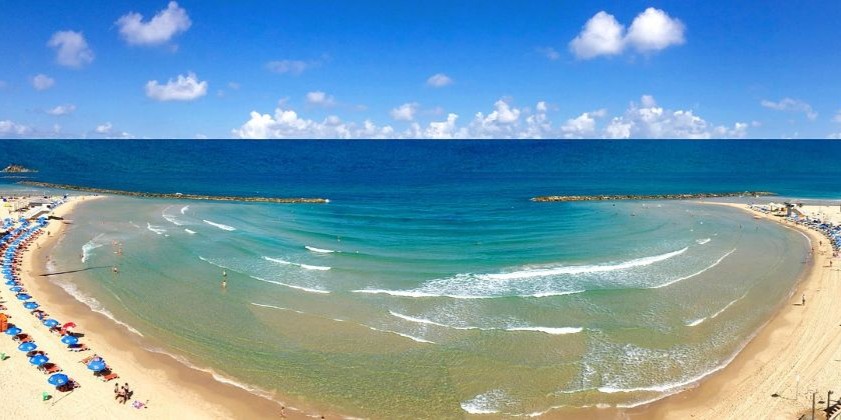 Минздрав запретил купание на пляже в Нетании