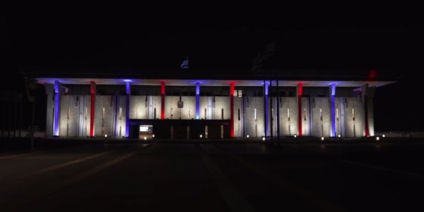 Здание кнессета подсветили в цвета флага США