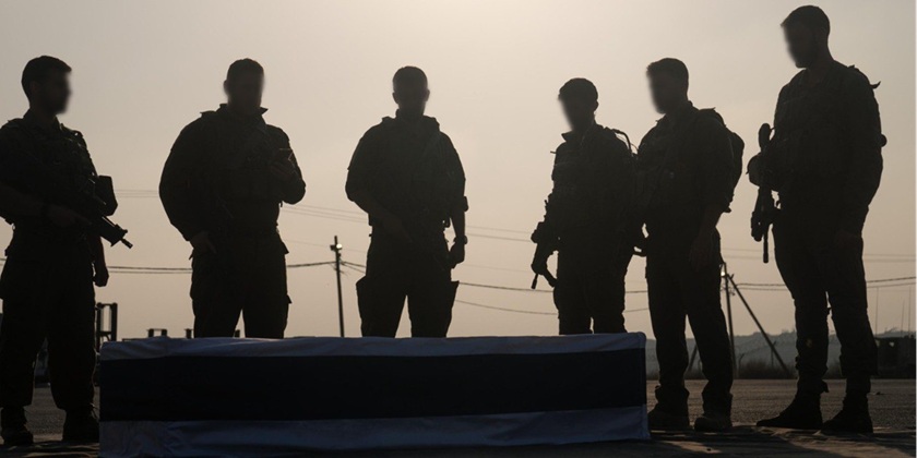 Террористы передали Израилю гроб с останками, вероятно, одного из заложников