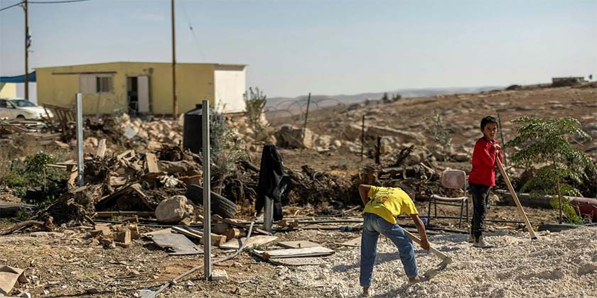 Власти грозят сносом палестинской деревни в ответ на жалобу против нелегального форпоста