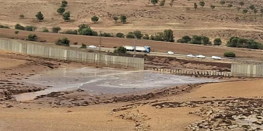 Из-за шторма и наводнения в районе Хеврона обрушился разделительный забор на границе с ПА