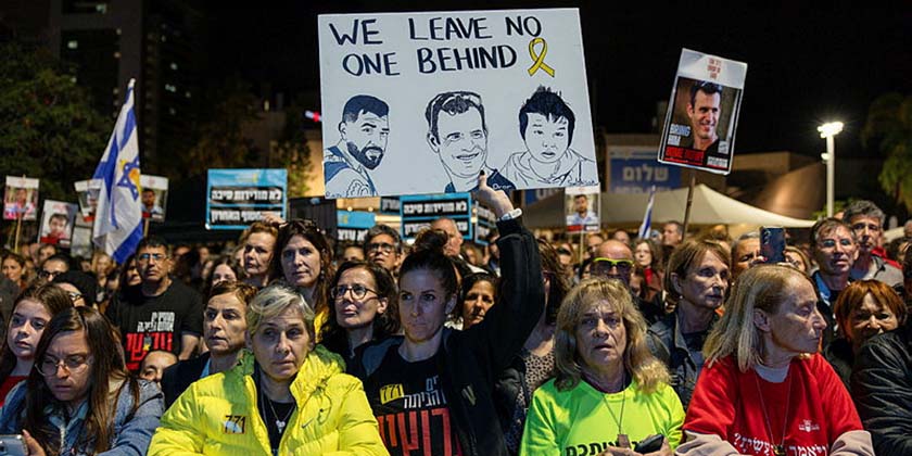 Семьи заложников объявляют о прекращении субботних митингов