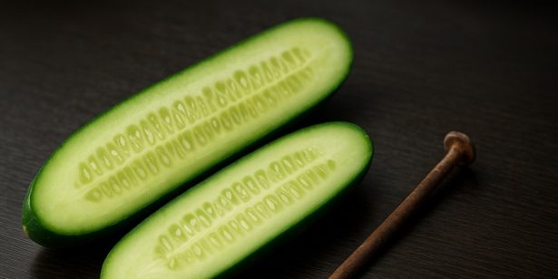 Семья из Тель-Авива обнаружила внутри огурца шокирующую находку