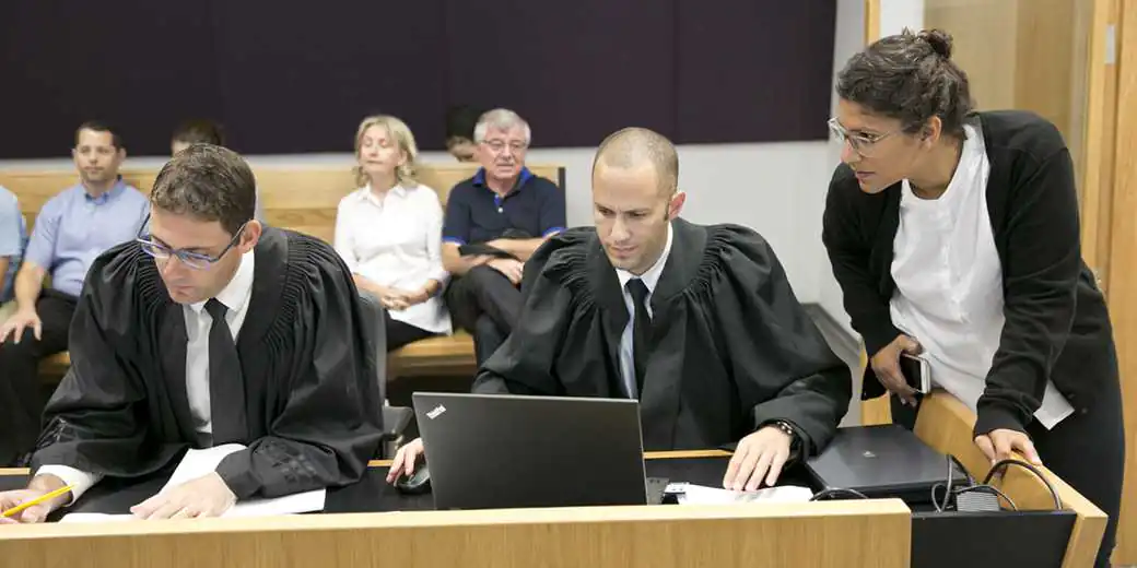 Юристы, бухгалтеры и хай-тек: кому разрешено принимать клиентов с 18 октября