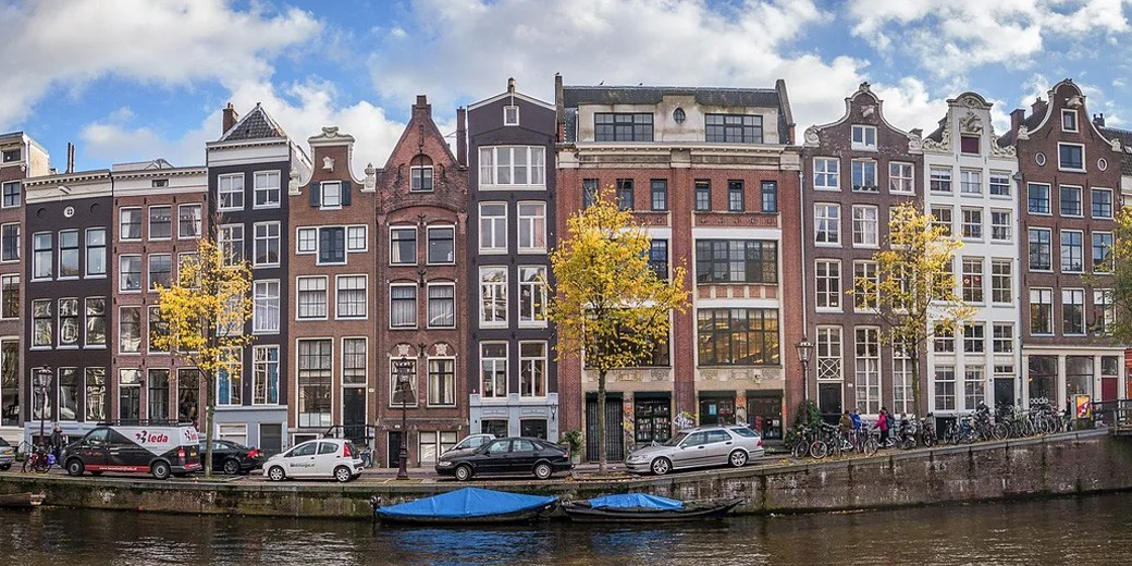 Амстердам борется с наплывом туристов и запрещает строительство новых отелей